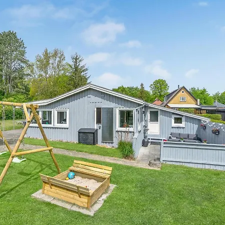 Feriehus 3 Bedroom Awesome In